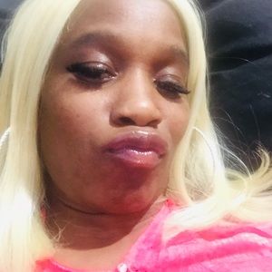 Meet your Posher, Connie